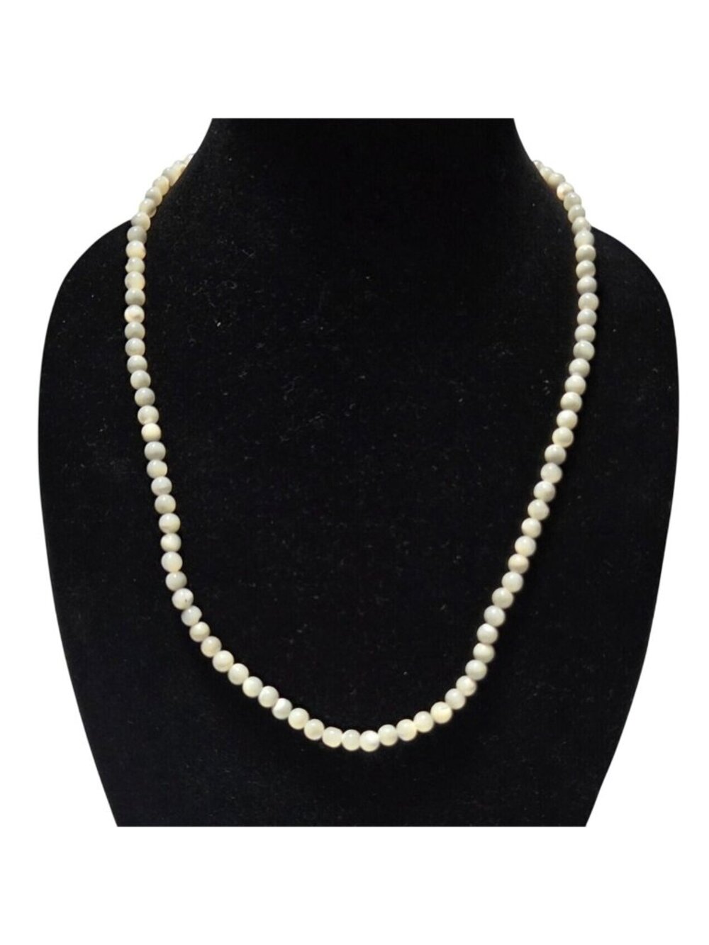 Vintage Beaded Necklace Cream White Beads Screw Clasp Retro Fashion Jewelry